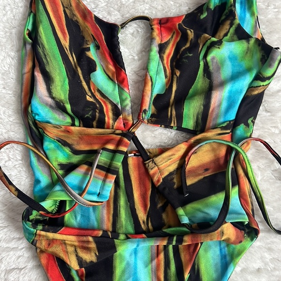PRETTY LITTLE THING: Green Abstract Print Cut Out Adjustable String Swimsuit - Picture 7 of 7